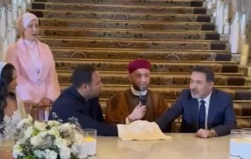 خيري رمضان يحتفل بعقد قران ابنته