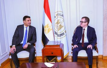 وزير الصناعة ووزير التخطيط