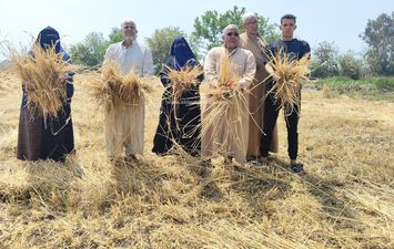 أصحاب الأرض 