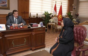 استجابة إنسانية عاجلة من محافظ بورسعيد لدعم سيدة مسنة حملت ابنها 45 عامًا من ذوي الهمم