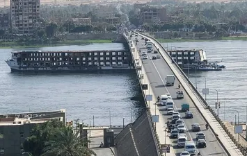 اصطدام سفينه بكوبري دندرة