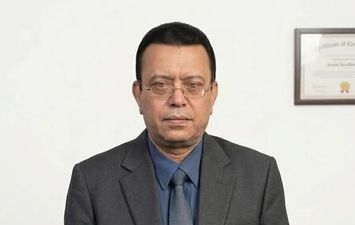 الدكتور إبراهيم خليفة