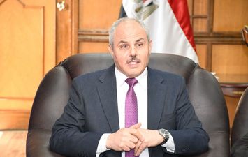 الدكتور ناصر مندور رئيس جامعة قناة السويس    