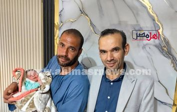 الفرحة بالمولود مع الطبيب المعالج الدكتور السيد فكري