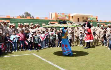 القوات المسلحة تشارك أطفال مصر الاحتفال بيوم اليتيم 