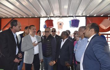 المحافظ يتأكد من توافر السلع الغذائية الأساسية بالمدينة ويشدد على انتظام ضخها للمواطنين