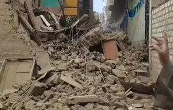 المنزل المنهار