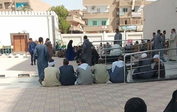 انتظار الأهالى 