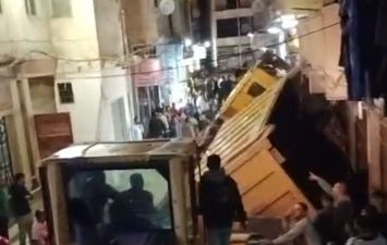 انقلاب سيارة أسفلت