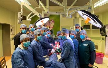 جانب من العملية الجراحية 