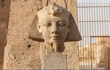  رأس تمثال رمسيس الثاني بمعبد أبيدوس