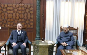 شيخ الأزهر يستقبل رئيس المحكمة الدستورية العليا