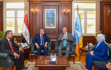 محافظ الإسكندرية ووزير العمل