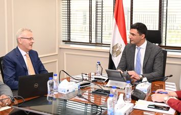 وزير الصناعة