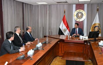 وزير الصناعة