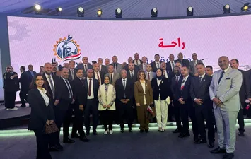 احتفال النقابة العامة للعاملين بالبترول بعيد العمال