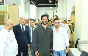 الفنان حسن الرداد يزور معرض أوكازيون دمياط للأثاث