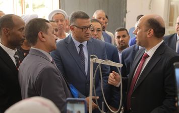 وزير العمل بقنا