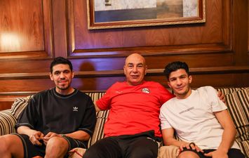 حسام حسن مع إسلام عيسى ومحمد حمدي