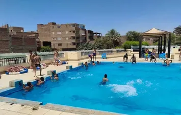 النادي 