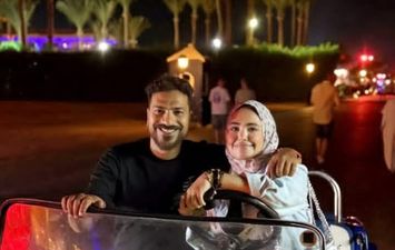مصطفى أبو سريع وزوجته 