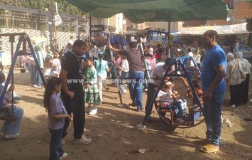 إقبال على الملاهي الشعبية بكفر الشيخ 