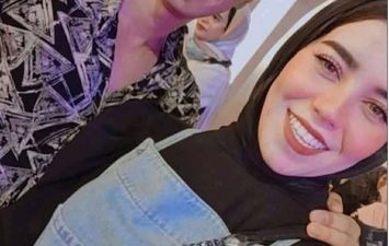 البلوجر وزوجها 
