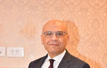 الدكتور أحمد أنور عبد الغني عميد كلية الطب ورئيس مجلس إدارة المستشفيات الجامعية