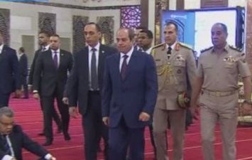 الرئيس السيسي يؤدي صلا العيد