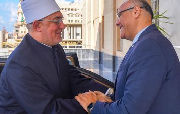 المهندس أيمن عطية والدكتور نظير محمد عياد