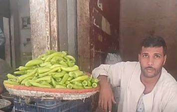 تاجر خضراوات وفاكهة في سوهاج 