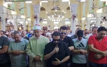 جنازة والدة أحمد حلمي 