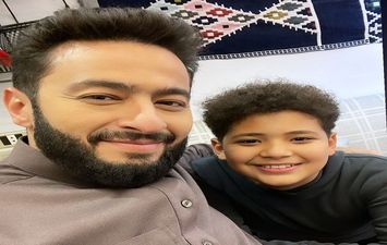 حمادة هلال وابنه يوسف 