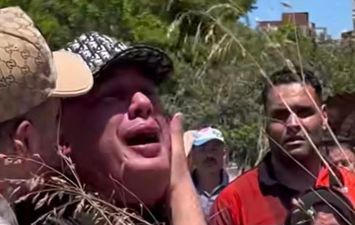 حمو بيكا في جنازة والده