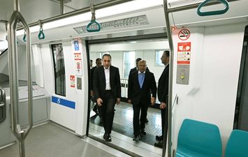 رئيس الوزراء ووزير النقل في المونوريل
