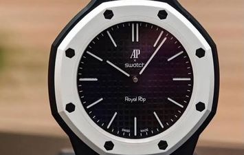 ساعة AP x Swatch Royal Pop