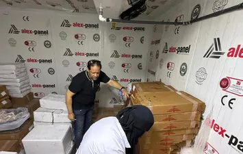 ضبط 325 كجم من لحوم الخنزير المجمدة داخل ثلاجة مخالفة ببورسعيد