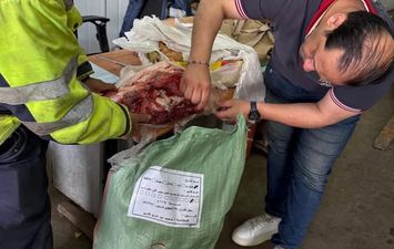 ضبط ٤ أطنان أغذية فاسدة وغير صالحة للاستهلاك الآدمي بالمنطقة الصناعية ببورسعيد 