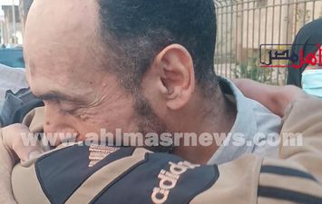 لحظة خروج عم بنات البحيرة بعد البراءة