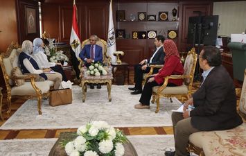 محافظ بنى سويف ومدير برنامج الأغذية 