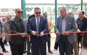 محافظ بورسعيد يتابع انتظام الدراسة وسير الامتحانات والتأكيد على الانضباط ومنع الغياب بالمدارس 