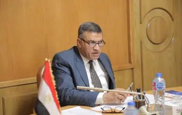 محافظ قنا