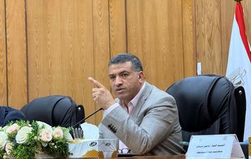 محافظ قنا