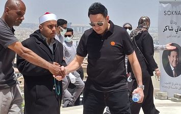 مصطفى قمر من جنازة هاني شاكر 