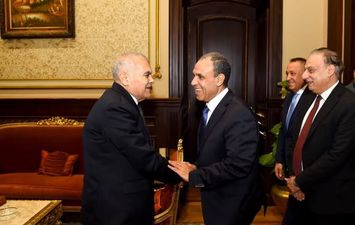وزير الخارجية ورئيس مجلس الشيوخ