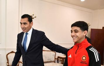 وزير الشباب والرياضة وعبد الله حسونة