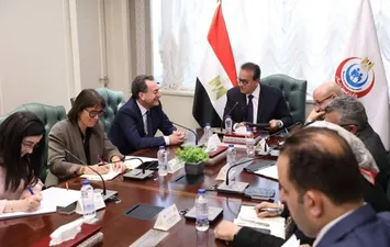 وزير الصحة والسفير الفرنسي
