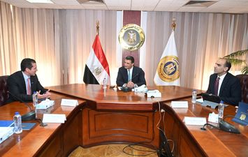 وزير الصناعة
