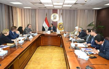 وزير الصناعة