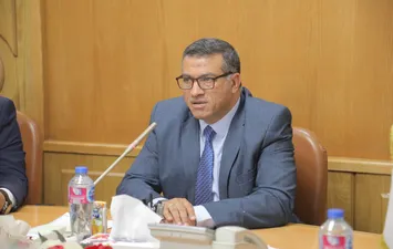 محافظ قنا